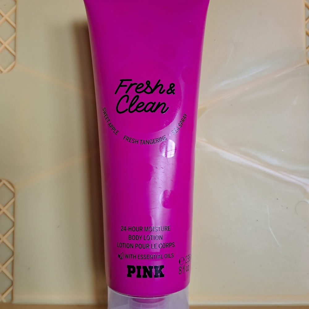 PINK Victoria's Secret Fresh & Clean Body Lotion - Pink